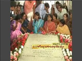 sharmila reaches idupulapaya - Sakshi