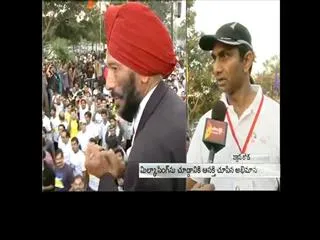 Milka Singh joins 10 k run in Hyderabad - Sakshi