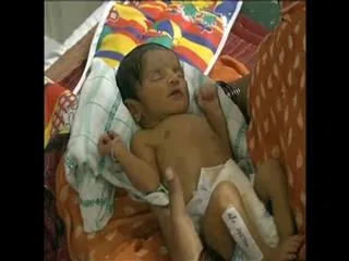 Moms sparks battle for Baby Boy in Guntur Govt Hospital - Sakshi