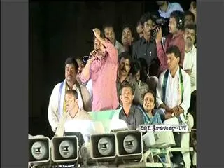 YS Jagan Promises on Government Homes for Poor - Sakshi