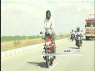 Meet the 72 years Old Man who can ride bike without holding - Sakshi