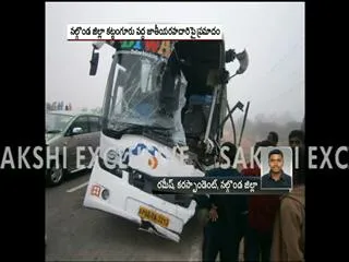 larry-volvo-bus-collided - Sakshi
