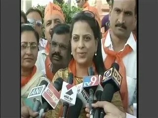 advani's daughter campaign in gandhi nagar - Sakshi