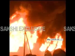 Major Fire accident in Jeedimetla industrial area - Sakshi