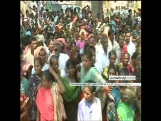 Farmers Stage Stir Against Proposed Greenfield Airport in Vizianagaram - Sakshi
