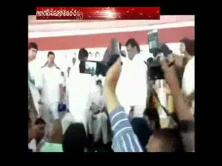 Conflicts among  activists in Congress Meeting at Secunderabad - Sakshi