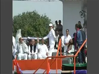 Anna Hazare fails to attend the public meet held by TMC - Sakshi