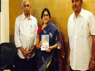 Late Akkineni Nageswara Rao's book launched by  Naga Susheela - Sakshi