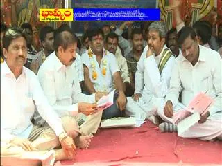 Andhra Pradesh Un Employees strike at Indhirapark - Sakshi