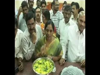 AP takes lessons from Amma Canteen - Sakshi