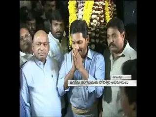 YS Jagan Visits Simhachalam Appanna Temple - Sakshi
