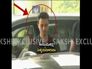 Bridegroom Ayush Sharma Reaches to Hyderabad Air Port - Sakshi