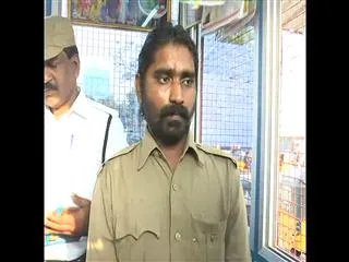 Honest auto driver returns Rs 3 L, gold to passenger in Ongole - Sakshi