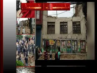 Ramdev Baba near misses Earthquake Accident - Sakshi