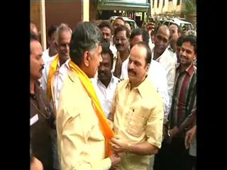 chandra babu to meet farmers of capital area - Sakshi