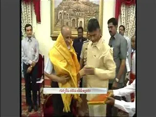 chandrababu meets governor - Sakshi