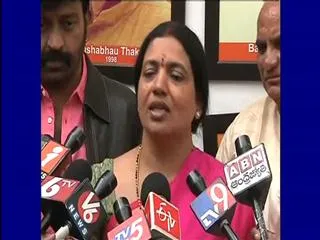 actress-jeevitha-gets-bail - Sakshi