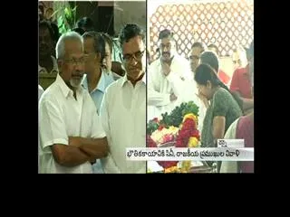VIPs pays tribute to Balachander - Sakshi