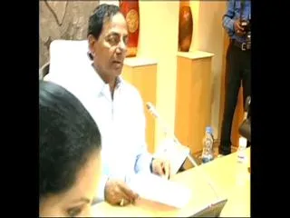 we-invite-loksabha-speaker-for-batukamma-festival-kavitha - Sakshi