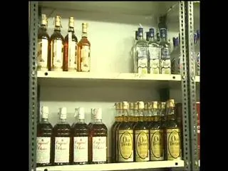 Drinkers hit by 15% hike in beer prices - Sakshi