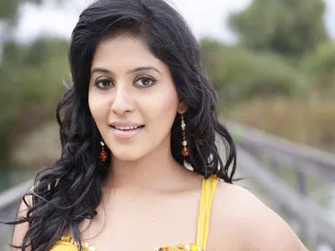 Anjali Says no to lip kisses - Sakshi