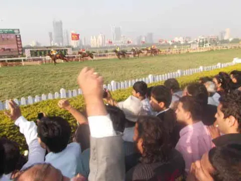 Vizag people opposing Horse racing in their place - Sakshi
