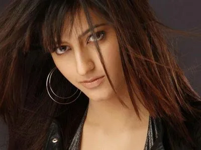 Sruthi Hasan to play a role in Horror Story - Sakshi