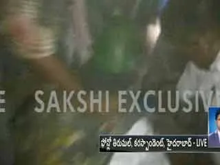 Sandalwood smugglers held at KBR Park - Sakshi