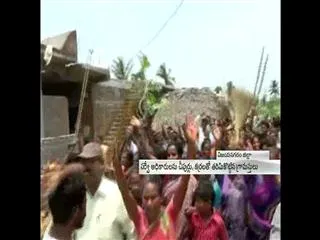 Bhogapuram Villagers oppose to survey team - Sakshi