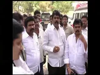 Bonda Uma fires at Media in Vijayawada - Sakshi