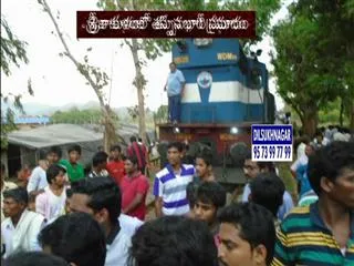 Gunupur-visakha passenger escapes from accident - Sakshi