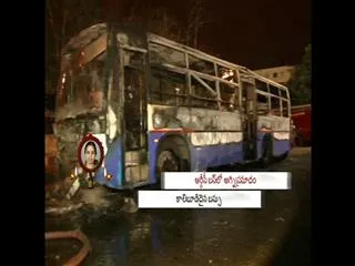 City bus burnt to flames in mehdipatnam - Sakshi