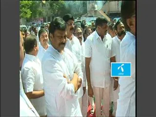 seemandhra congress leaders ready to bus yatra - Sakshi