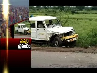 Godavari Pushkaralu 2015 || Three Died in road accident at Karimnagar - Sakshi