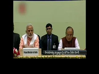 we cann't tolerate the communal violence, says pm modi - Sakshi