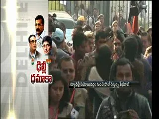 Arvind Kejriwal, kiran bedi cast their vote - Sakshi