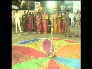 Bathukamma signifies Telangana tradition - Sakshi