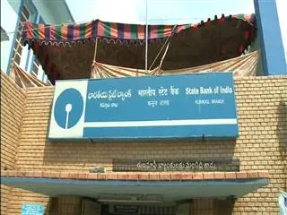 Bankers allegations \on andhra pradesh crops waiver loans for farmer - Sakshi