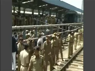 Chennai blasts: Bomb went off as TTE entered coach - Sakshi