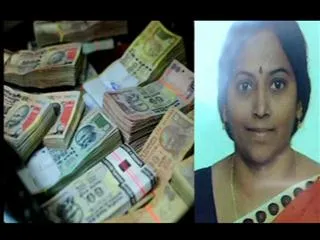 tv artist battula vijayarani flee in lorry - Sakshi