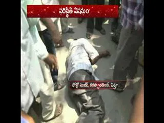 Baton Charge on RTC Workers - Sakshi