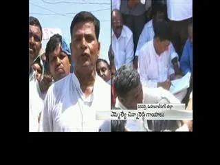 Congress MLA Chinna Reddy 'assaulted' by TRS workers - Sakshi