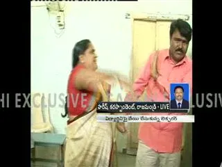 College lectutrer beaten by student's parents - Sakshi