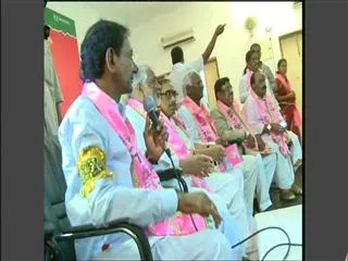 TRS implementing Operation Akarsh on politics - Sakshi