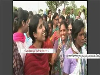 YS bharathi campaigns in pulivendula - Sakshi