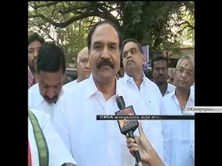 Congress leaders protest at CRDA office - Sakshi