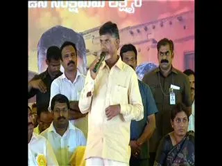 Chandrababu Naidu assures Phone and internet for Rs.100 in AP - Sakshi
