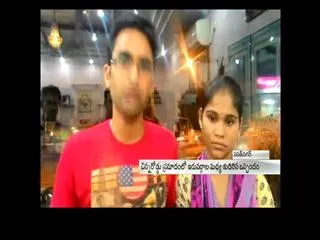 Traffic Police abuse couple at Sanath nagar in Hyderabad - Sakshi