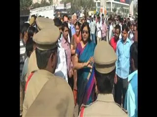 Telangana lawyers protest over separate high court - Sakshi