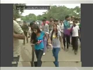 police-lotty-charge-over-cricket-fans-in-kolkata - Sakshi